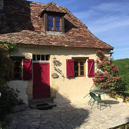 Beautiful 3-Bed House With Swimming Pool