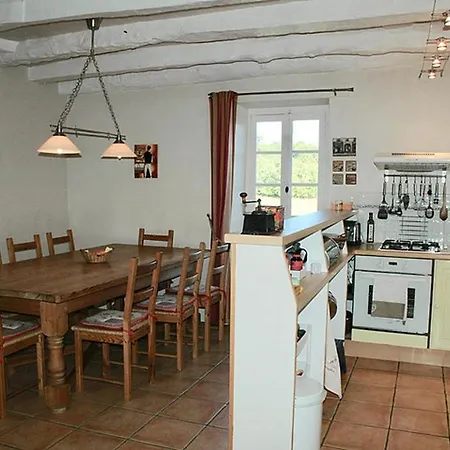 Beautiful 3-Bed House With Swimming Pool Prázdninový dům Alles-Sur-Dordogne