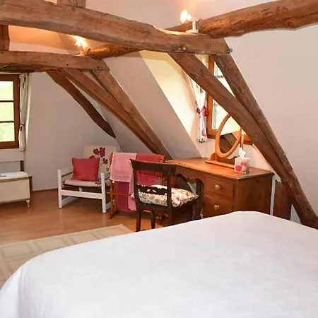 Prázdninový dům Beautiful 3-Bed House With Swimming Pool Alles-Sur-Dordogne