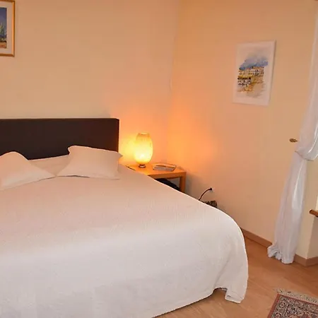 Beautiful 3-Bed House With Swimming Pool Prázdninový dům *